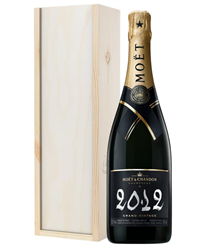 Moet & Chandon Vintage Champagne Gi...