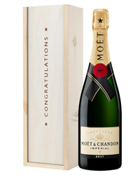 Шампанское Moet et Chandon Поздравление в деревянной коробке