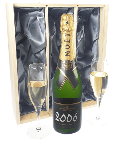 Moet Vintage Champagne Gift Set With Flute Glasses