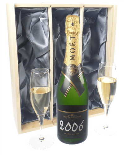 Moet Vintage Champagne Gift Set with Glasses