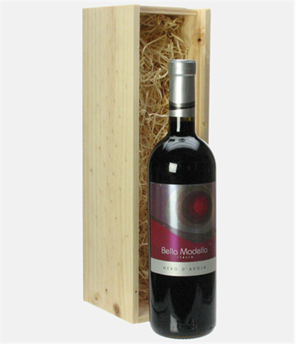 Bella Modella Nero d Avola Wine Gift in Wooden Box