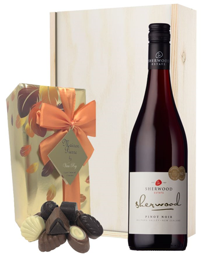 New Zealand Pinot Noir Red Wine Wine and Chocolates Gift Set in Wooden Box